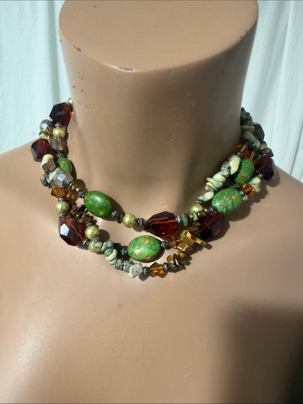 Gem Stones, Glass Beads, Green Turquoise  and Tigers eye chips w/ pearls.☑️